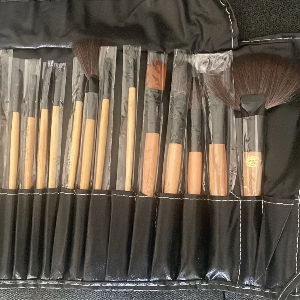Accesories Makeup Brushes Set of 32 with Portable Faux Leather Pouch